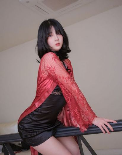 隔着校服吃奶H_高清在线观看视频