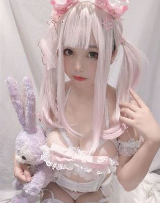 欧美久久蜜桃_JVID性感写真